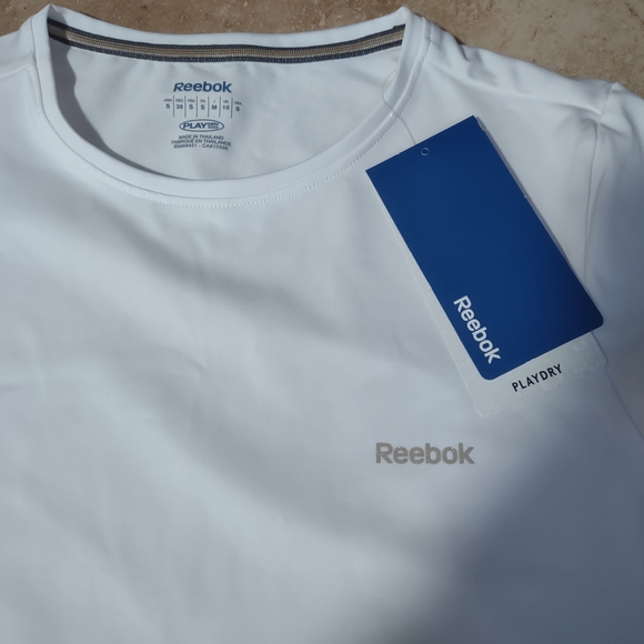 NWT Reebok Women's Classic Performance Top - Picture 2 of 3